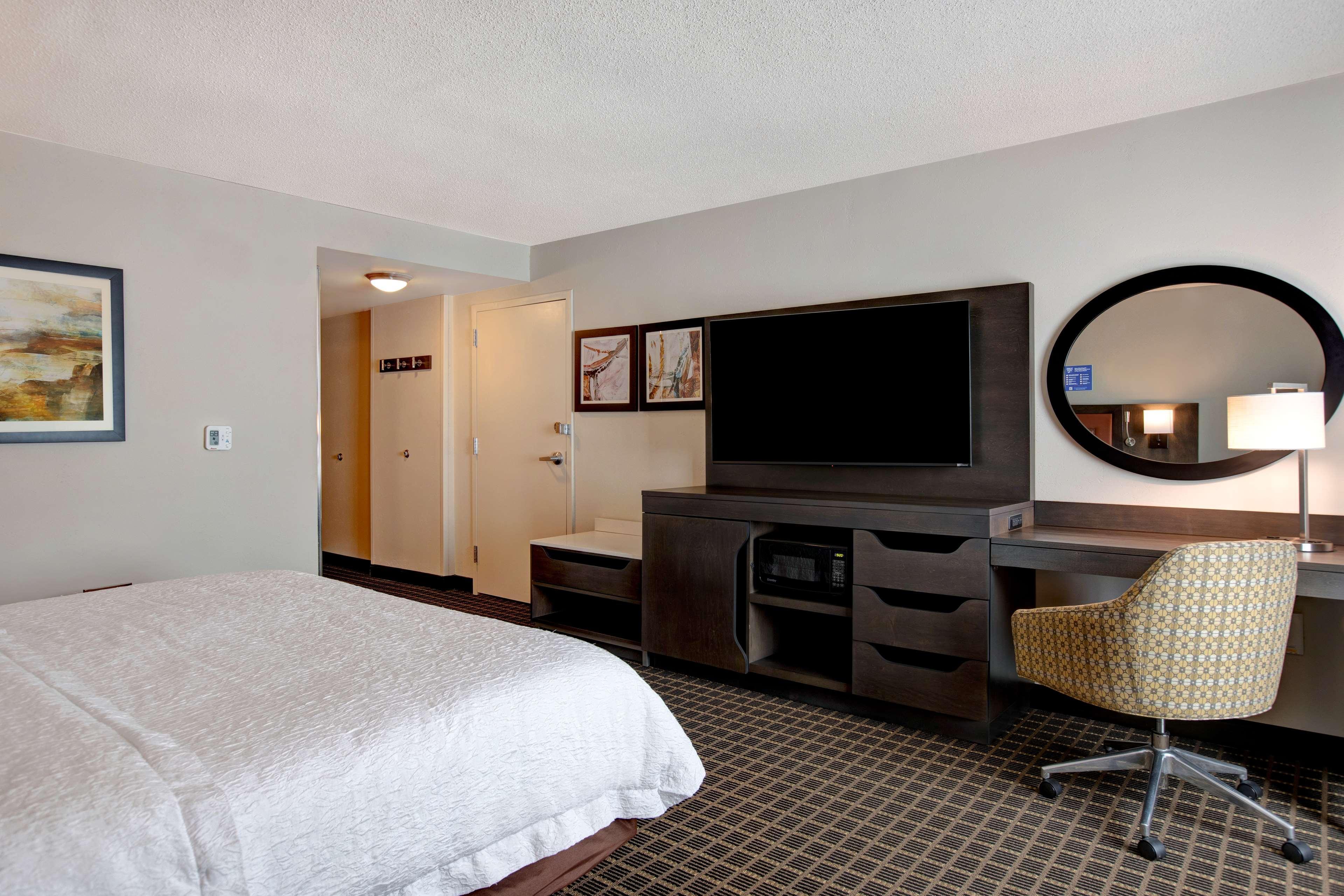 Hampton Inn & Suites Greenville-Downtown-Riverplace Exterior photo