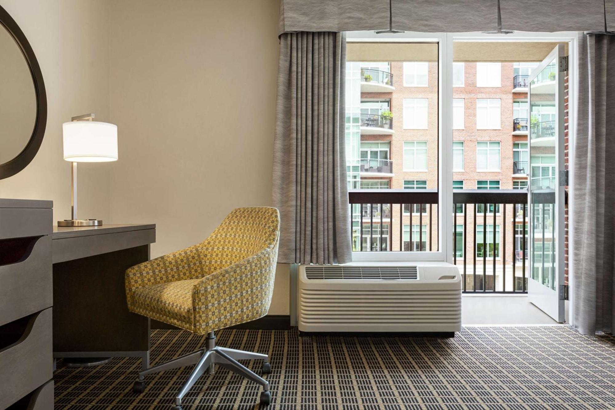 Hampton Inn & Suites Greenville-Downtown-Riverplace Exterior photo